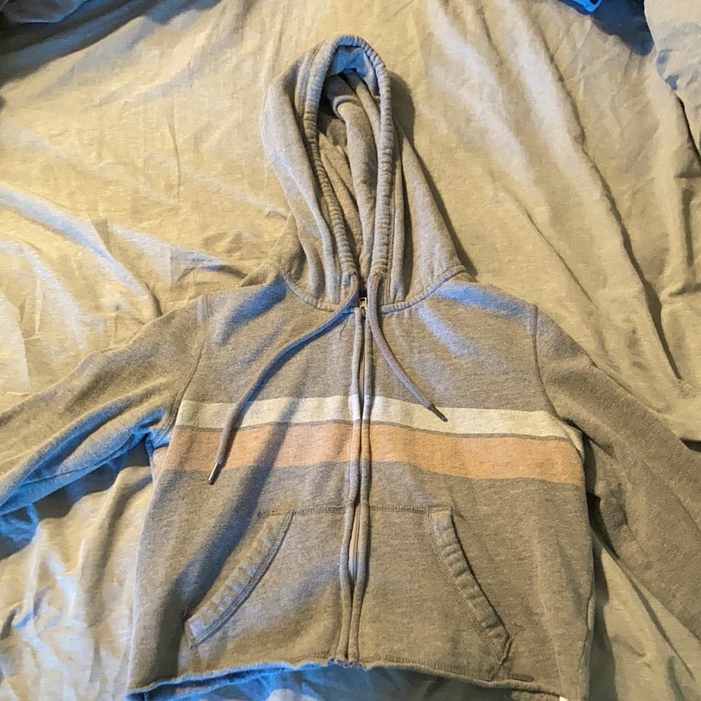 Grey zip up sweater. Cropped.